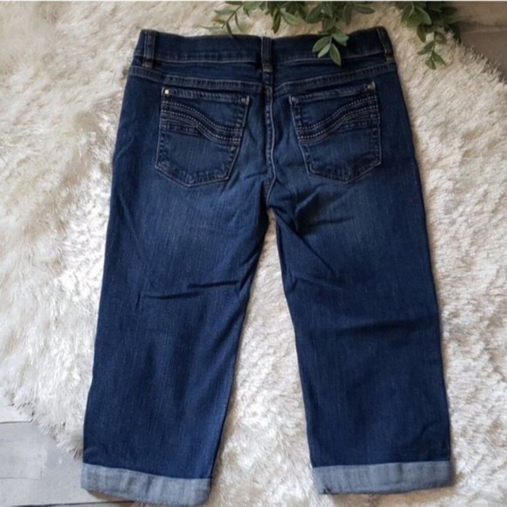 5/$25 WHBM Capri Jeans - Picture 3 of 4